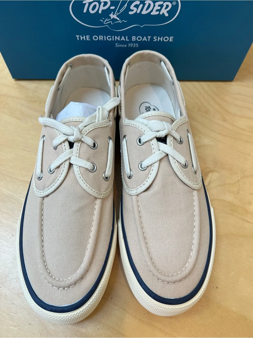 Sperry top slider Boat Shoes light beige with Navy Trim size 7